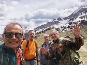 Festa di crocus e camosci sui sentieri per la FORCELLA ROSSA da San Simone-Baita Camoscio – 15magg25 - FOTOGALLERY